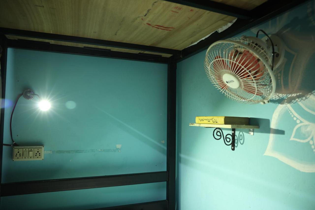 Good Vibes Hostel Βαρανάσι Εξωτερικό φωτογραφία