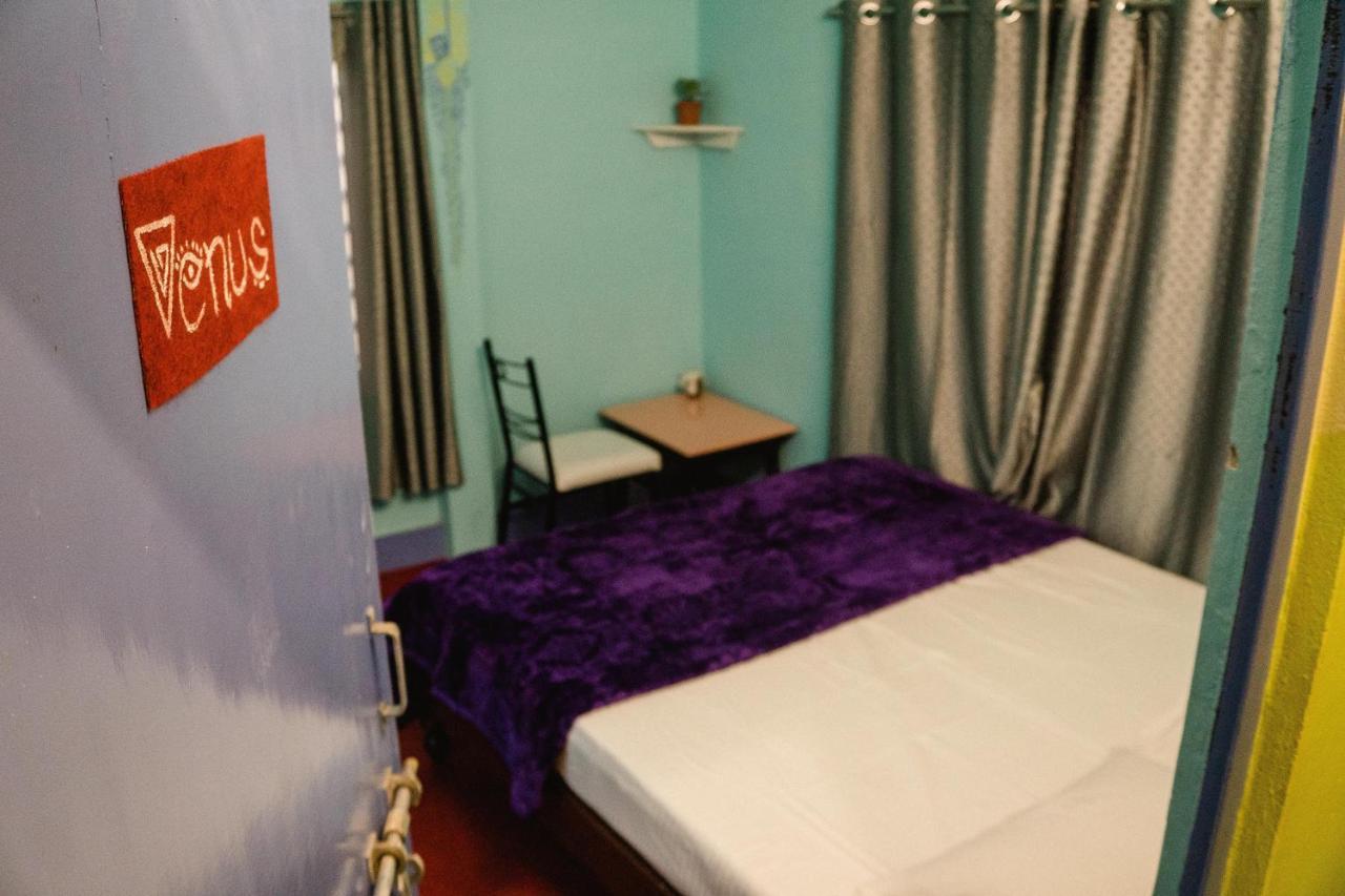 Good Vibes Hostel Βαρανάσι Εξωτερικό φωτογραφία