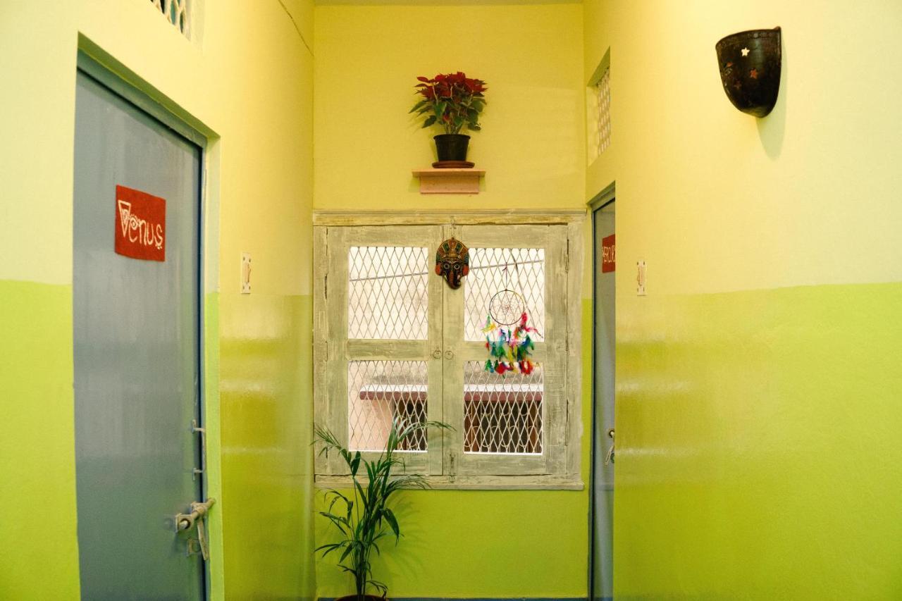 Good Vibes Hostel Βαρανάσι Εξωτερικό φωτογραφία